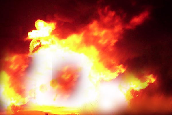 Brand in Leipzig-Grünau - Strohballen standen am Abend in Flammen