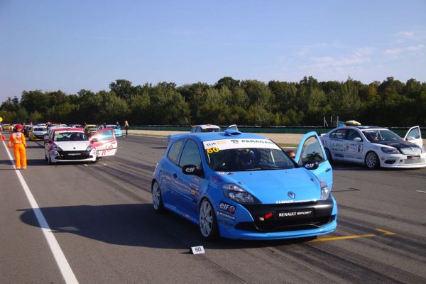 Gelungenes Debüt im Renault Clio Cup Bohemia von Lubner Motorsport