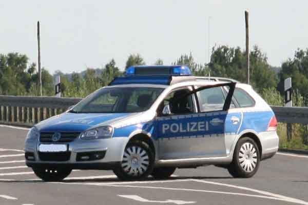 Innenminister Ulbig übergab neue Fahrzeuge an sächsische Polizei