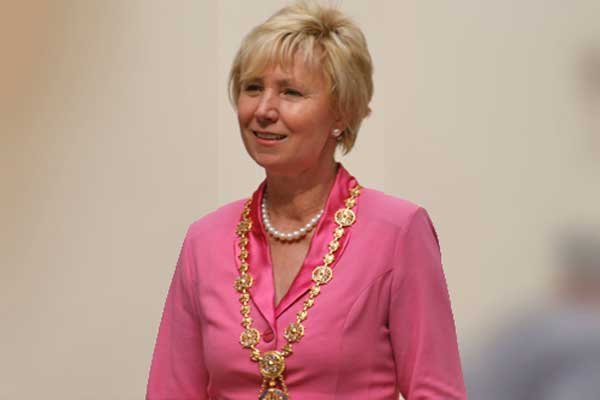 Dresdens Oberbürgermeisterin Helma Orosz zurück im Rathaus