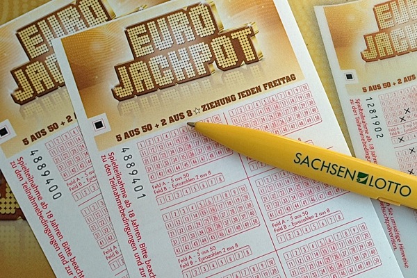 Andrang in den Lotto-Annahmestellen - Eurojackpot steigt kommenden Freitag auf 43 Millionen