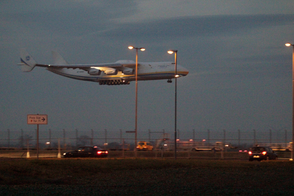 Antonow AN-225 lieferte 3,5 Millionen Corona-Tests nach Leipzig