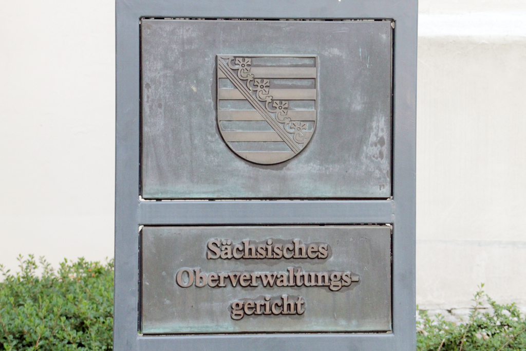 Oberverwaltungsgericht Bautzen: Wahlplakate mit dem Text “HÄNGT DIE GRÜNEN!“ müssen abgehängt werden