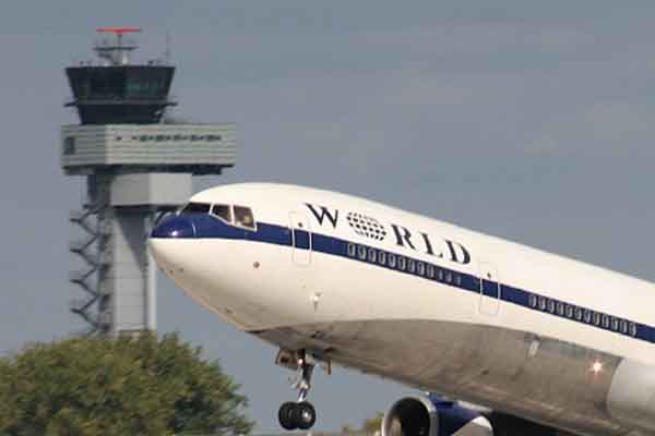 Maschine der WORLD Airways beim Start vom Flughafen Leipzig/Halle