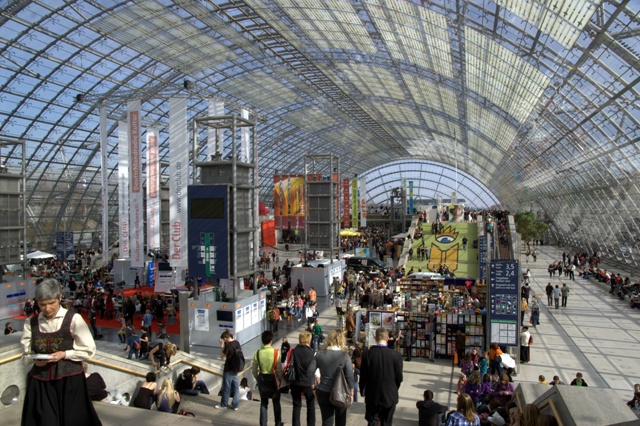 Großer Besucherandrang auf der Buchmesse Leipzig – Buchlesung bei der LVB